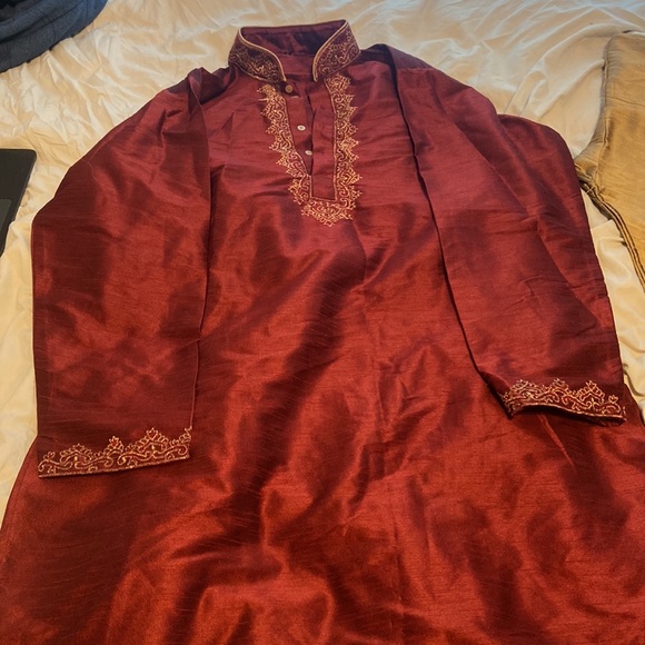 Red and gold Kurta made in India - Picture 2 of 9